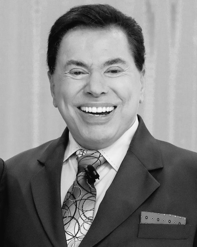 Morreu hoje Silvio Santos, ícone da TV Brasileira, aos 93 anos. A notícia foi divulgada pelo SBT na manhã deste sábado 17 de agosto. Silvio Santos, nascido Senor Abravanel, se recuperava de H1N1 em São Paulo e faleceu devido a uma broncopneumonia, conforme informou o Hospital Albert Einstein. Descanse em paz 😢🎤